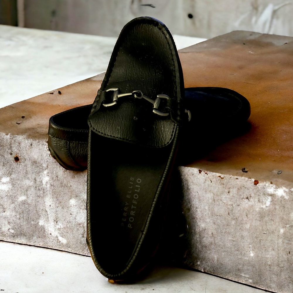 Perry Ellis Portfolio Black leather loafers Size 8